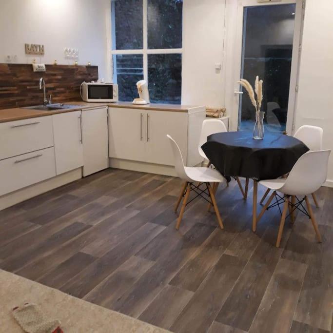 Appartement Agreable Au Centre Wifi Saint Leonard de Noblat Bagian luar foto