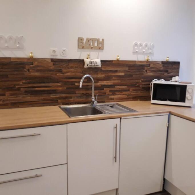 Appartement Agreable Au Centre Wifi Saint Leonard de Noblat Bagian luar foto